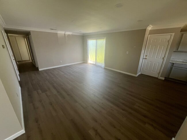 Building Photo - Updated Property!