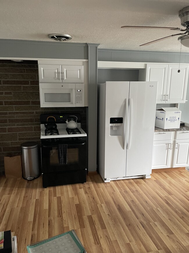 Kitchen - 2527 James St