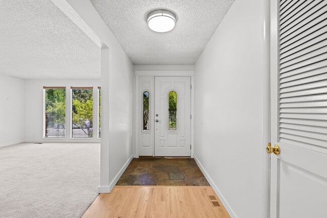 Building Photo - Home Sweet Home in Exclusive Warm Springs Mesa