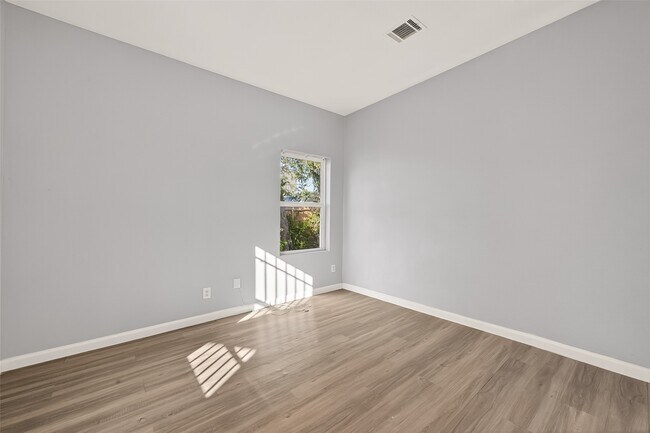 Foto del edificio - 8211 Parnell St