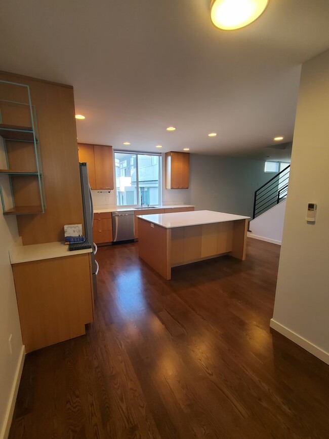 Foto del edificio - Townhome with Elliot Bay Views!