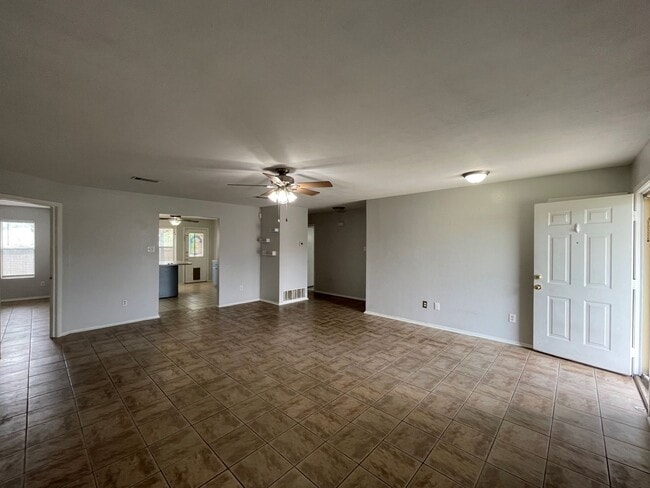 Building Photo - Viewable March 15th!  Pets Accepted!
