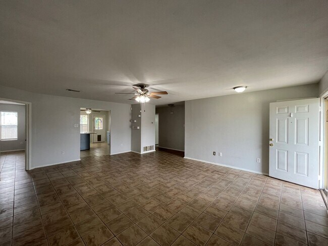 Foto del edificio - Viewable March 15th!  Pets Accepted!