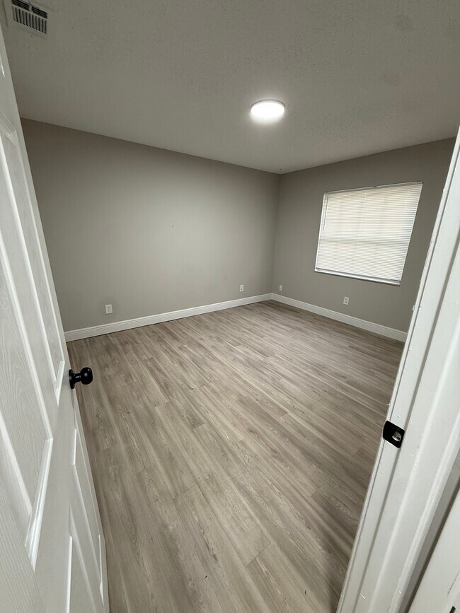 Building Photo - 2539 Christine Dr