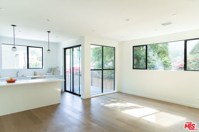 Building Photo - 6348 Primrose Ave