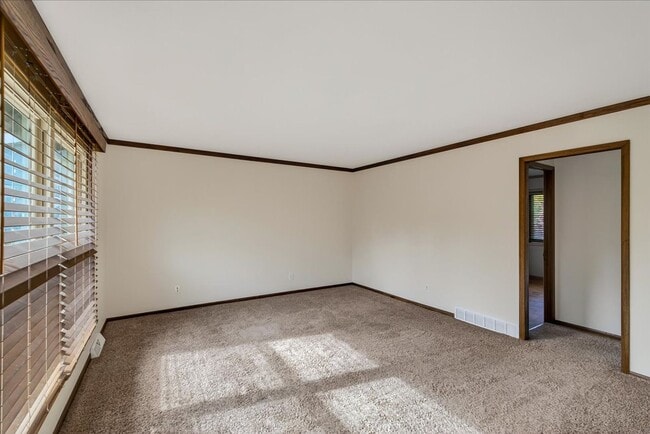 Building Photo - 1806 Golden Oak Ln