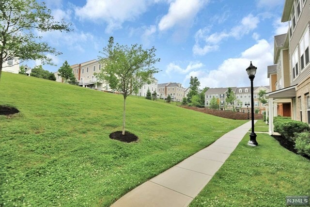 Building Photo - 11 Eisenhower Ln