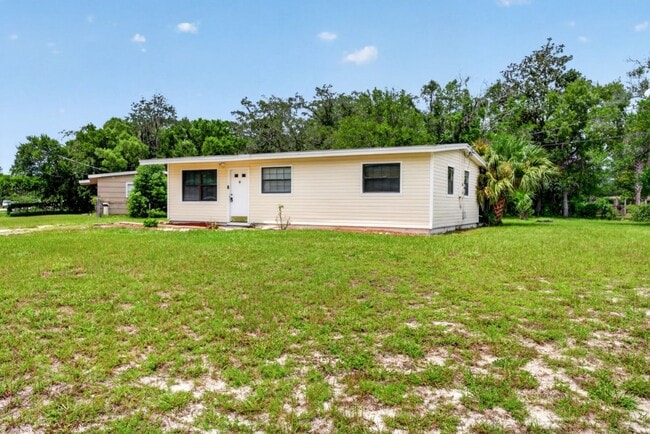 Building Photo - Cute 3 bedroom and 1.5 bath in Orange park