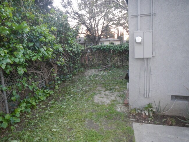 Foto del edificio - 8130 Hazeltine Ave