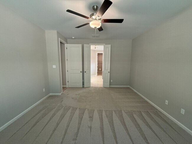 Foto del edificio - 592 Holden Dr