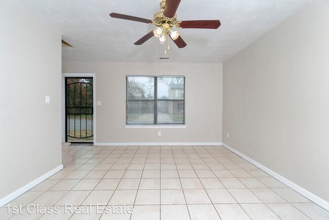 Building Photo - 2 br, 1.5 bath House - 6200 Geneva Way Unit B