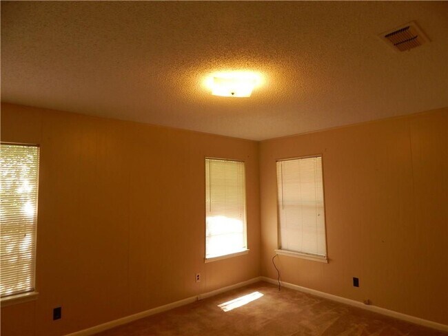 Foto del edificio - Tohara Properties3 (1407 Fairfield Dr)