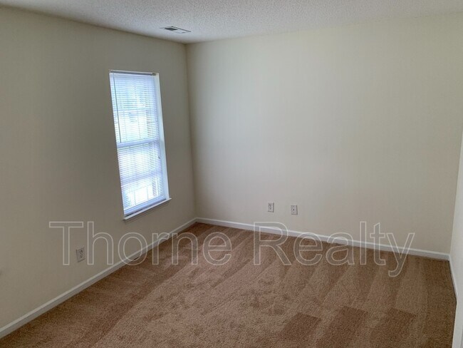Building Photo - 2254 Sherwood Ave