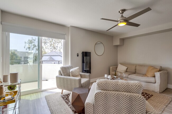 Furnishings from prior staging - 312 Broadway St