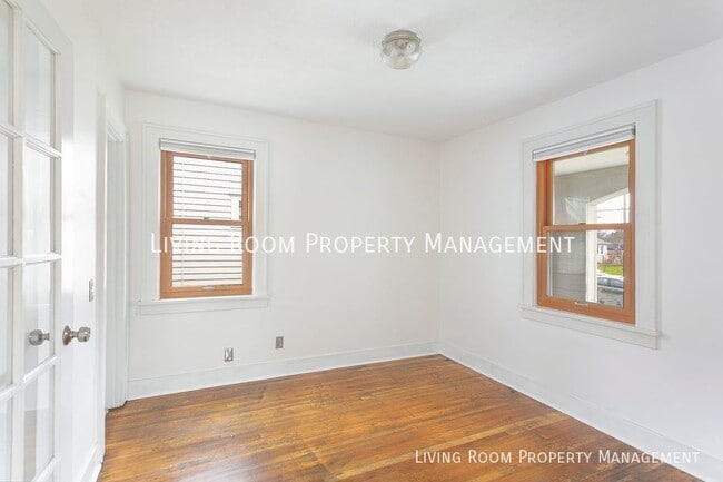 Building Photo - Beautiful 2 bedroom Vintage Bungalow!