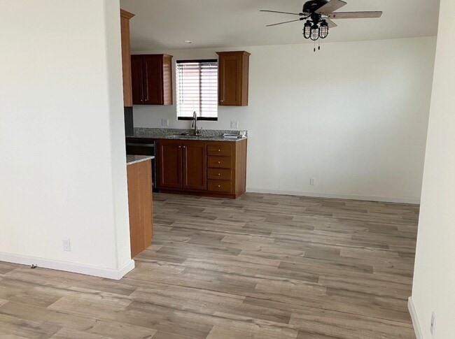 Foto del edificio - 702 W McArthur Ave