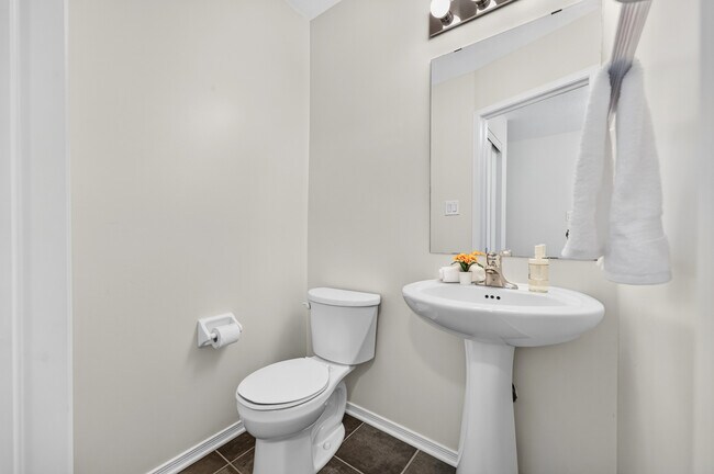 Building Photo - 2591 Longfields Dr