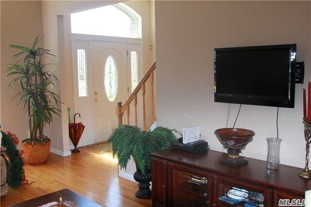 Building Photo - 7 Timber Ridge Dr