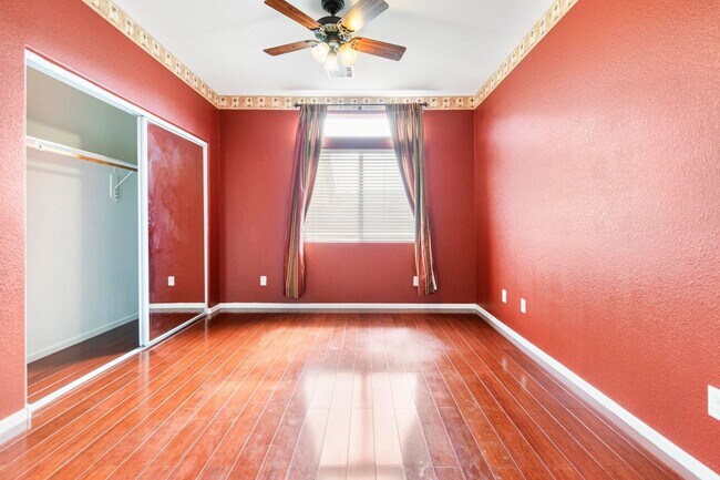 Foto del edificio - Immaculate 5 Bedroom, 3 bathroom home nest...