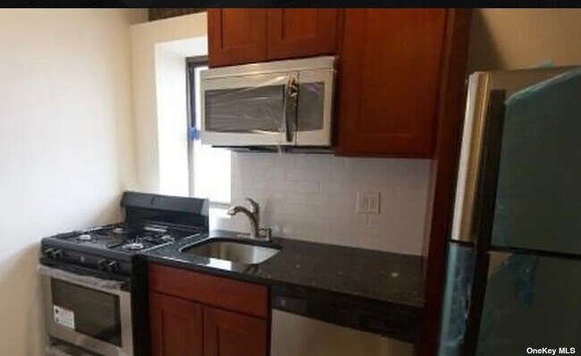 Foto del edificio - 959 Wyckoff Ave