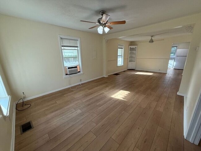 Building Photo - Pensacola - 32503 - 2 bedroom, 2 bathroom