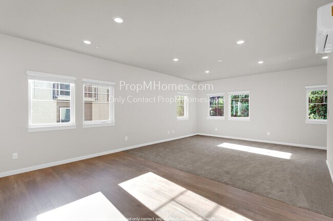 Building Photo - Luxury Three Bedroom in Happy Valley!