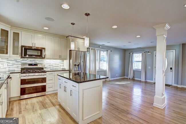 Building Photo - 2715 Drew Valley Rd NE