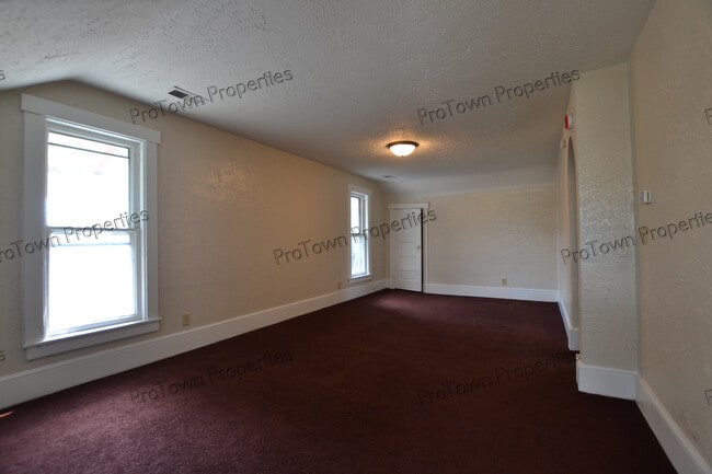 Foto del edificio - 1067 N May St