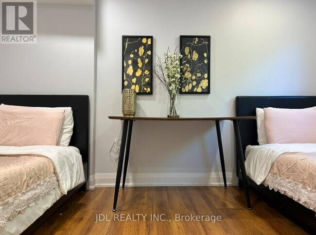 Photo du bâtiment - 973 Willowdale Ave