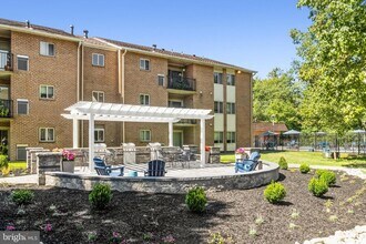 Building Photo - 801 Almond Ct