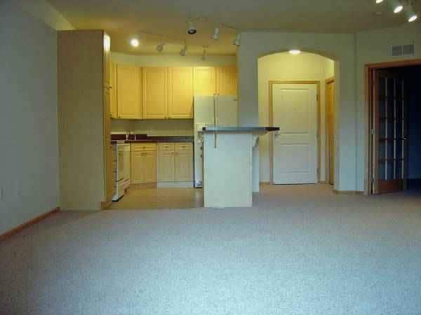 SALA DE ESTAR - 1800 Graham Ave