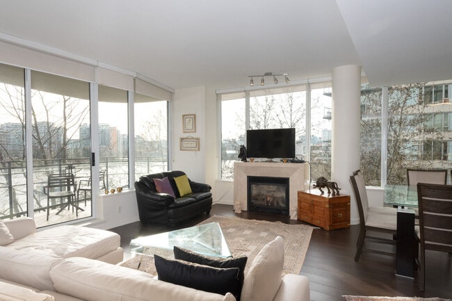 Building Photo - 9 Smithe Mews