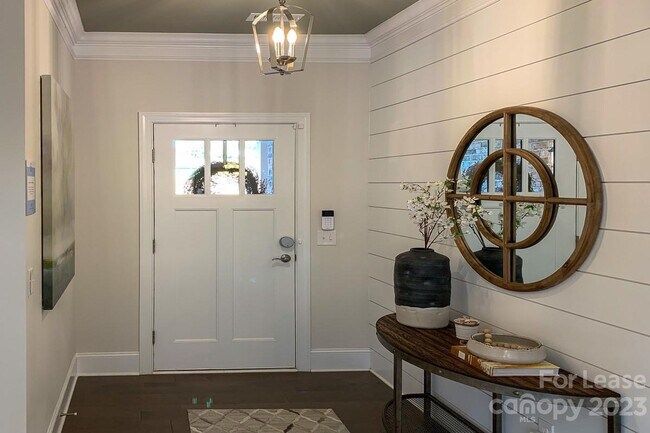 Foto del edificio - 5222 Courtyard Ln