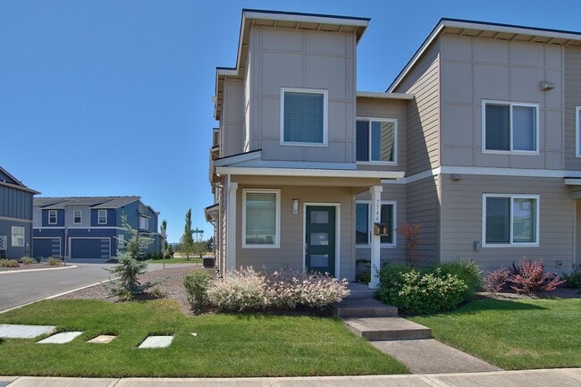 Building Photo - 7746 SE Youngs St