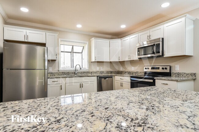 Building Photo - 2703 Wynnewood Dr