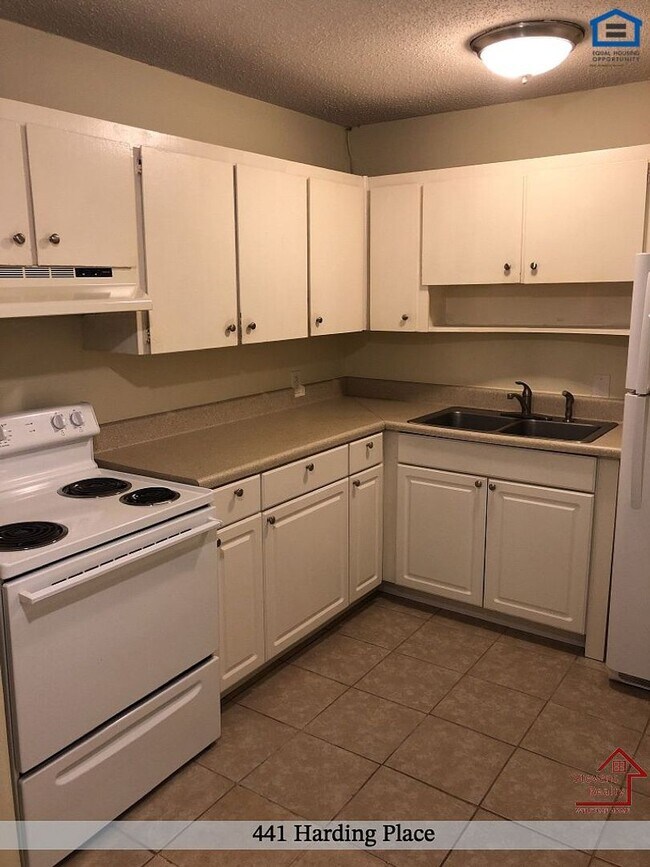 Foto del edificio - 441 Harding Pl