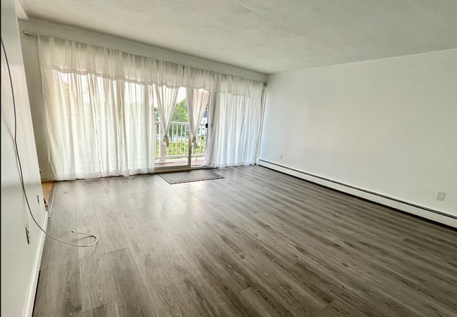 Living room - 113 Walnut St