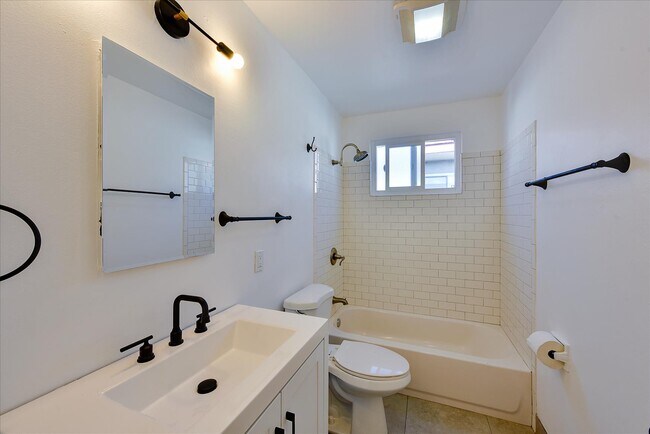 Foto del edificio - 3440 64th Avenue Plz