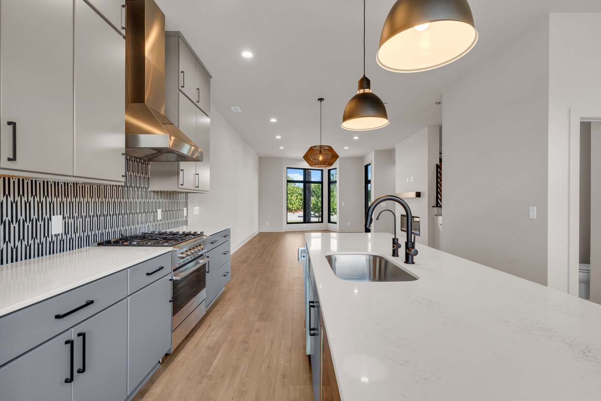 Kitchen w/geometic tiles - 673 E 16th St