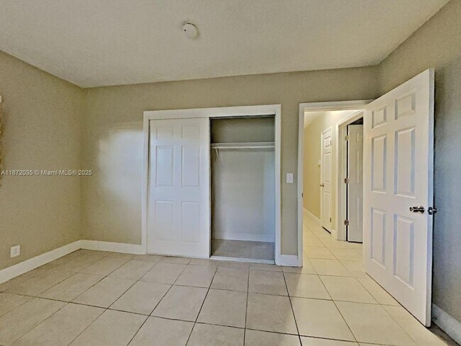 Foto del edificio - 5261 SW 8th Ct