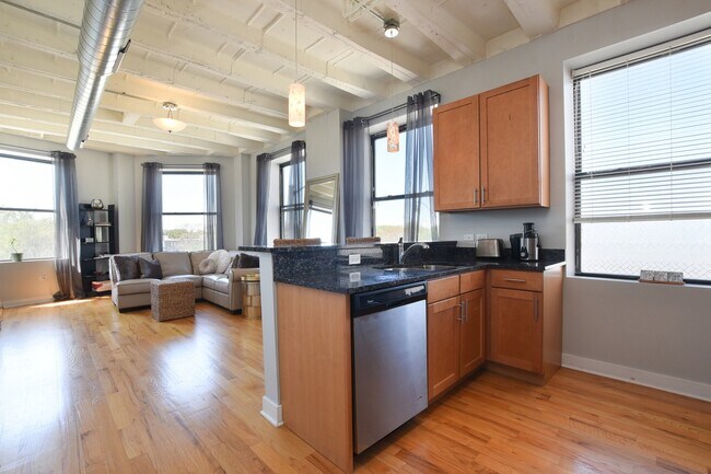 Kitchen - 1791 W Howard St