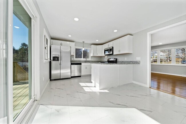 Building Photo - 3 Westray Dr