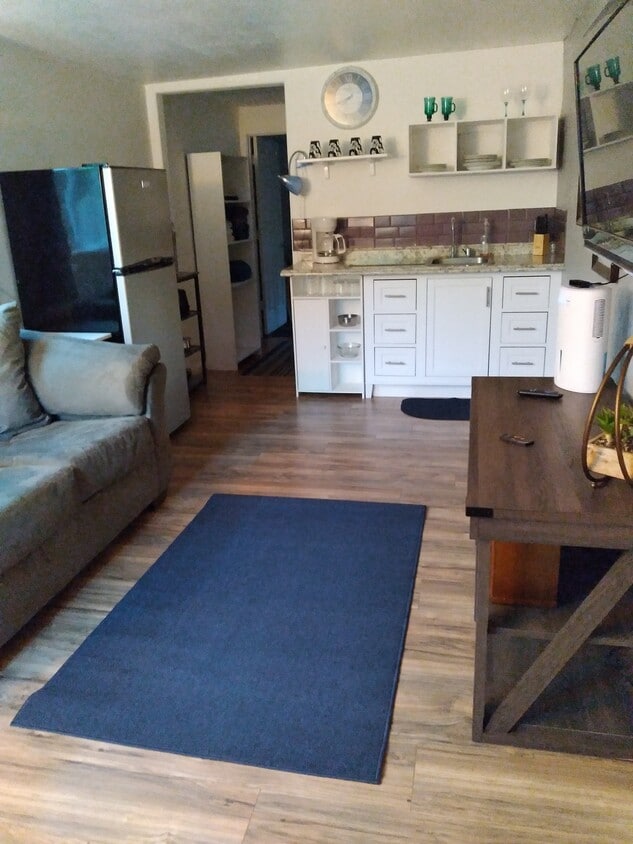 Primary Photo - 1180 17th St NE