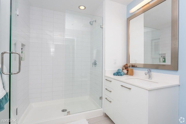 Building Photo - Studio, 1 bath  - 115 NE 32nd St Apt 1005