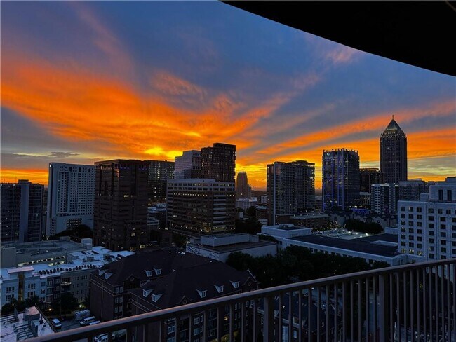 Foto del edificio - 923 Peachtree St NE