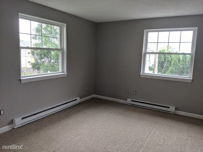 Building Photo - 2 br, 1.5 bath Apartment - 11 Oak Pl