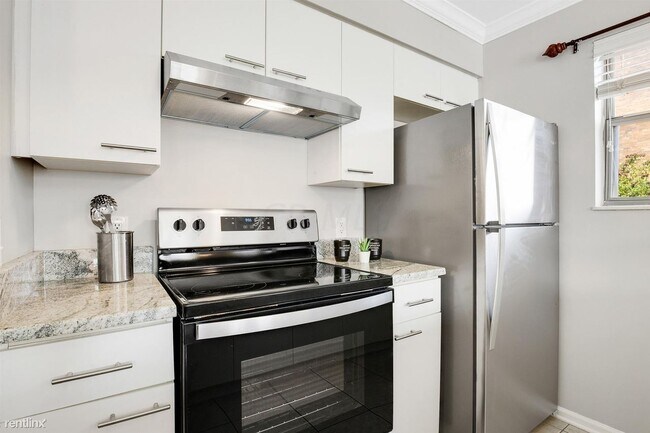 Building Photo - 1 br, 1.5 bath Condo - 3 W Lincoln St