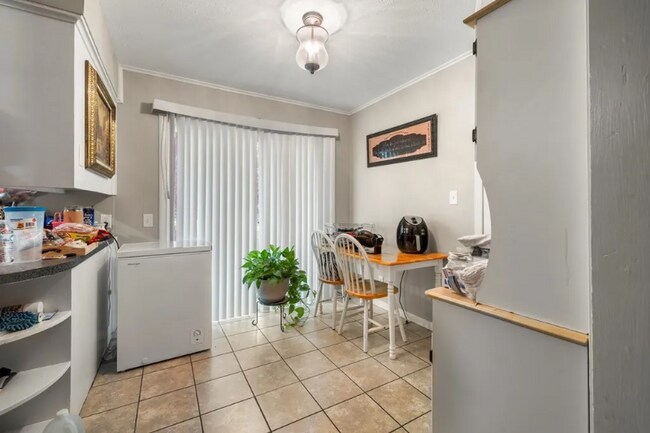 Foto del edificio - 211 Meadowbrook Dr