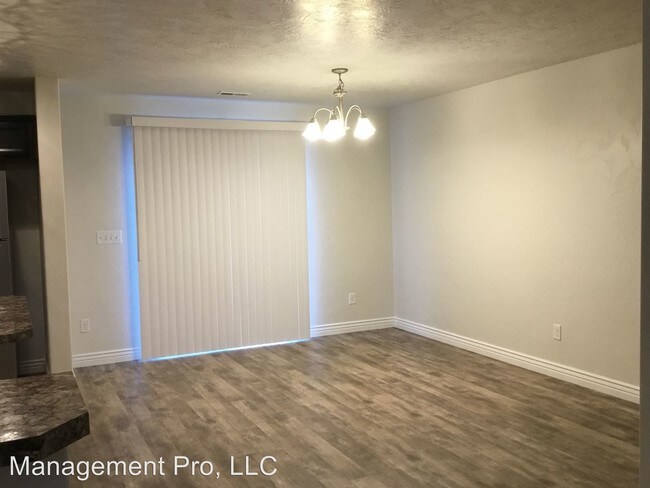 Building Photo - 5 br, 2.5 bath House - 208 E Copper Ridge St