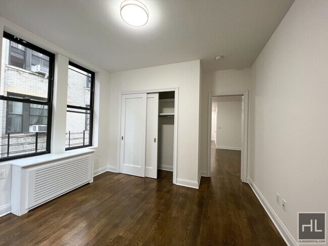 Foto del edificio - AMAZING CENTRAL PARK SOUTH 2 BED 2 BATH - ...